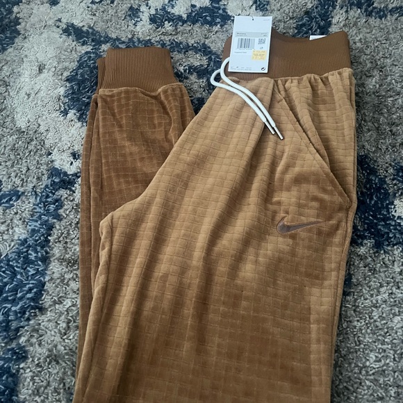 Women Nike pants set - Picture 5 of 5